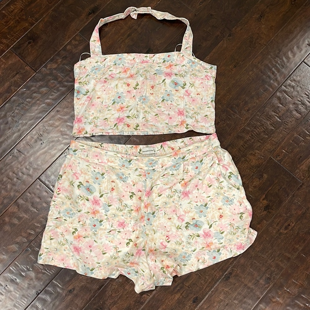 Abercrombie & Fitch shorts and top set